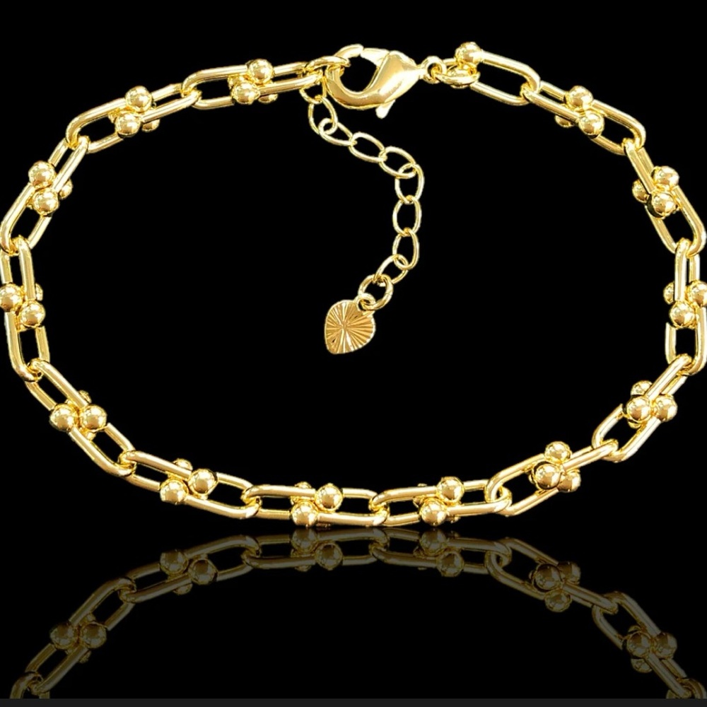 Elegant Gold Chain Bracelet